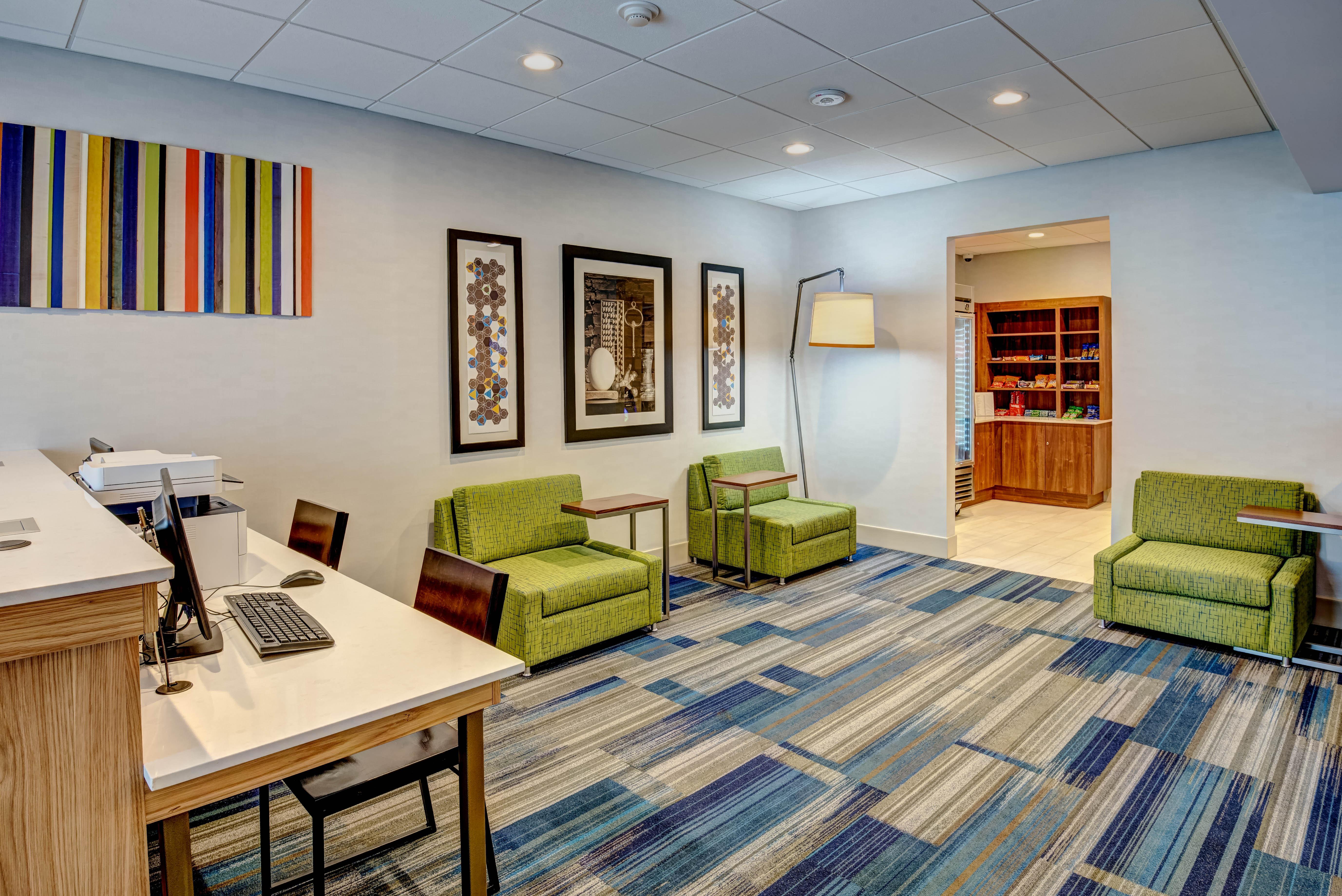 Holiday Inn Express Woodbridge By Ihg Avenel Buitenkant foto