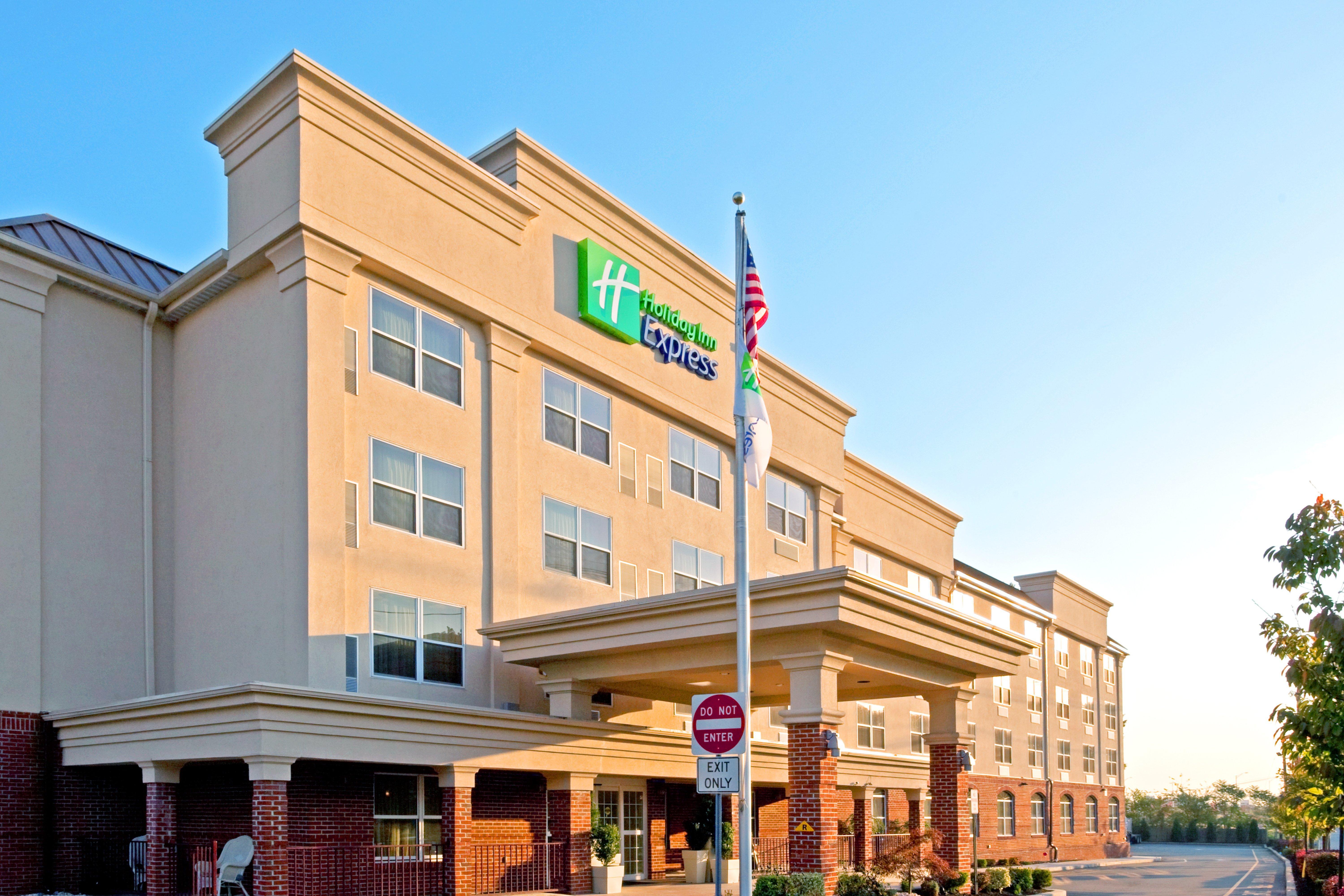 Holiday Inn Express Woodbridge By Ihg Avenel Buitenkant foto
