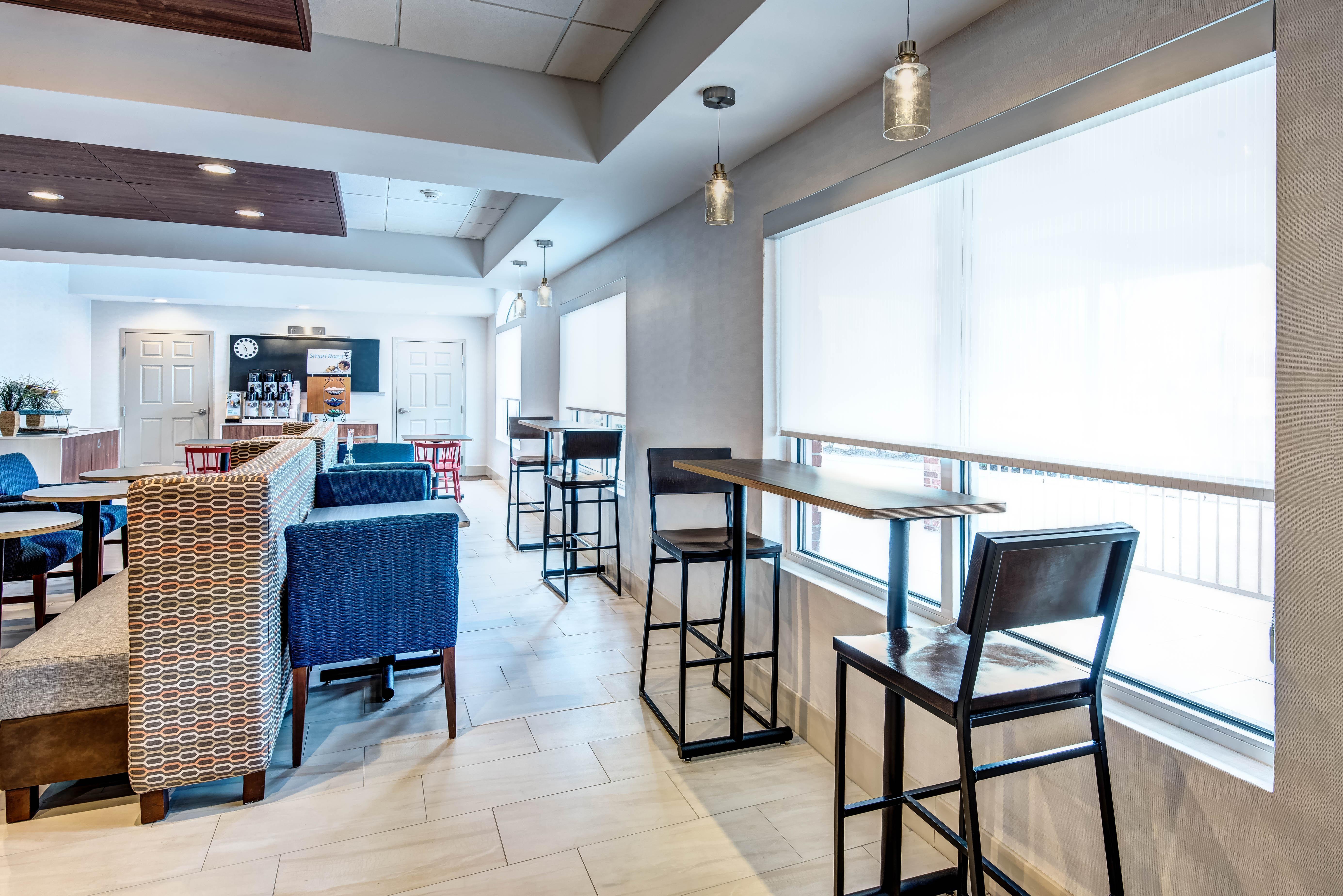 Holiday Inn Express Woodbridge By Ihg Avenel Buitenkant foto