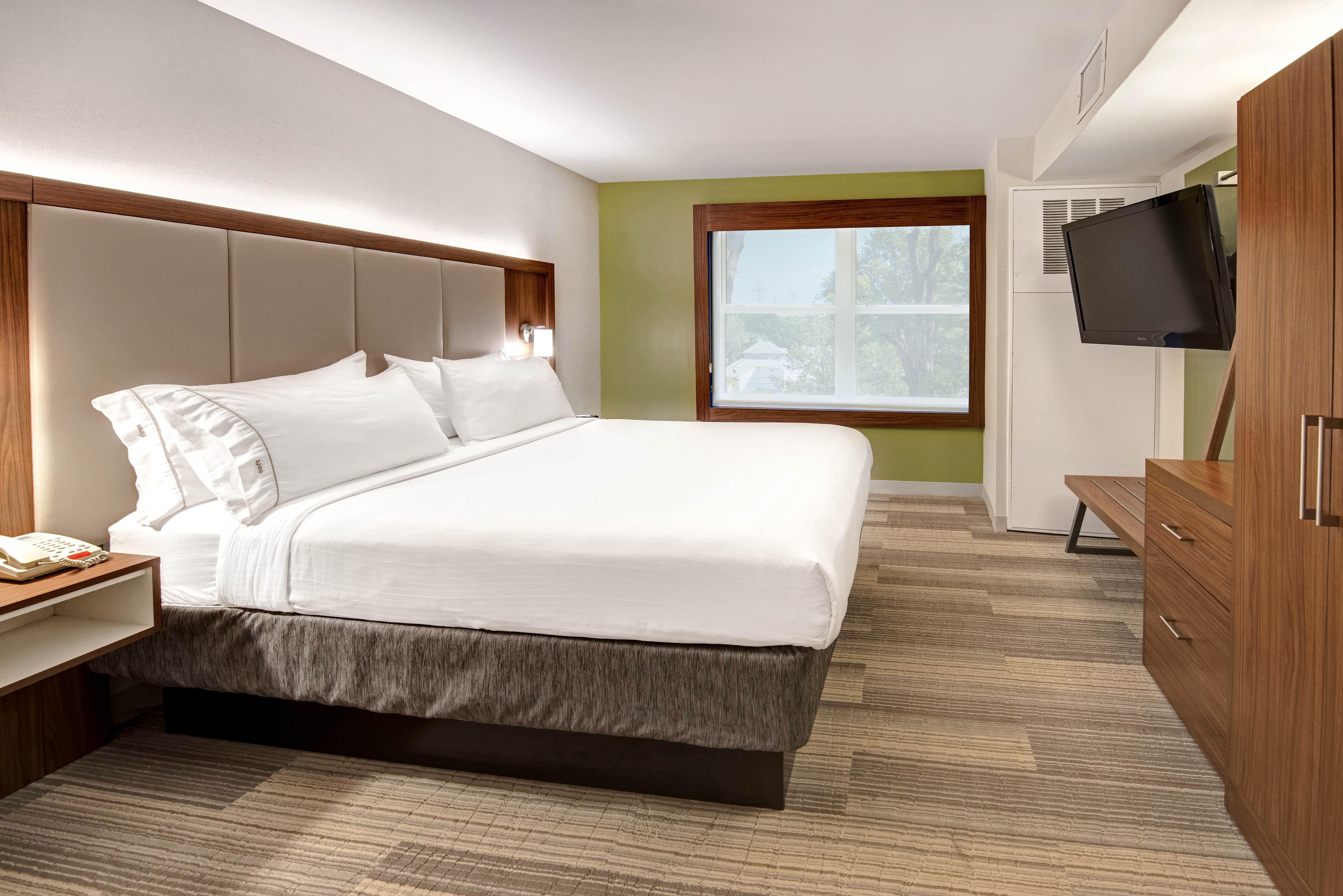 Holiday Inn Express Woodbridge By Ihg Avenel Buitenkant foto