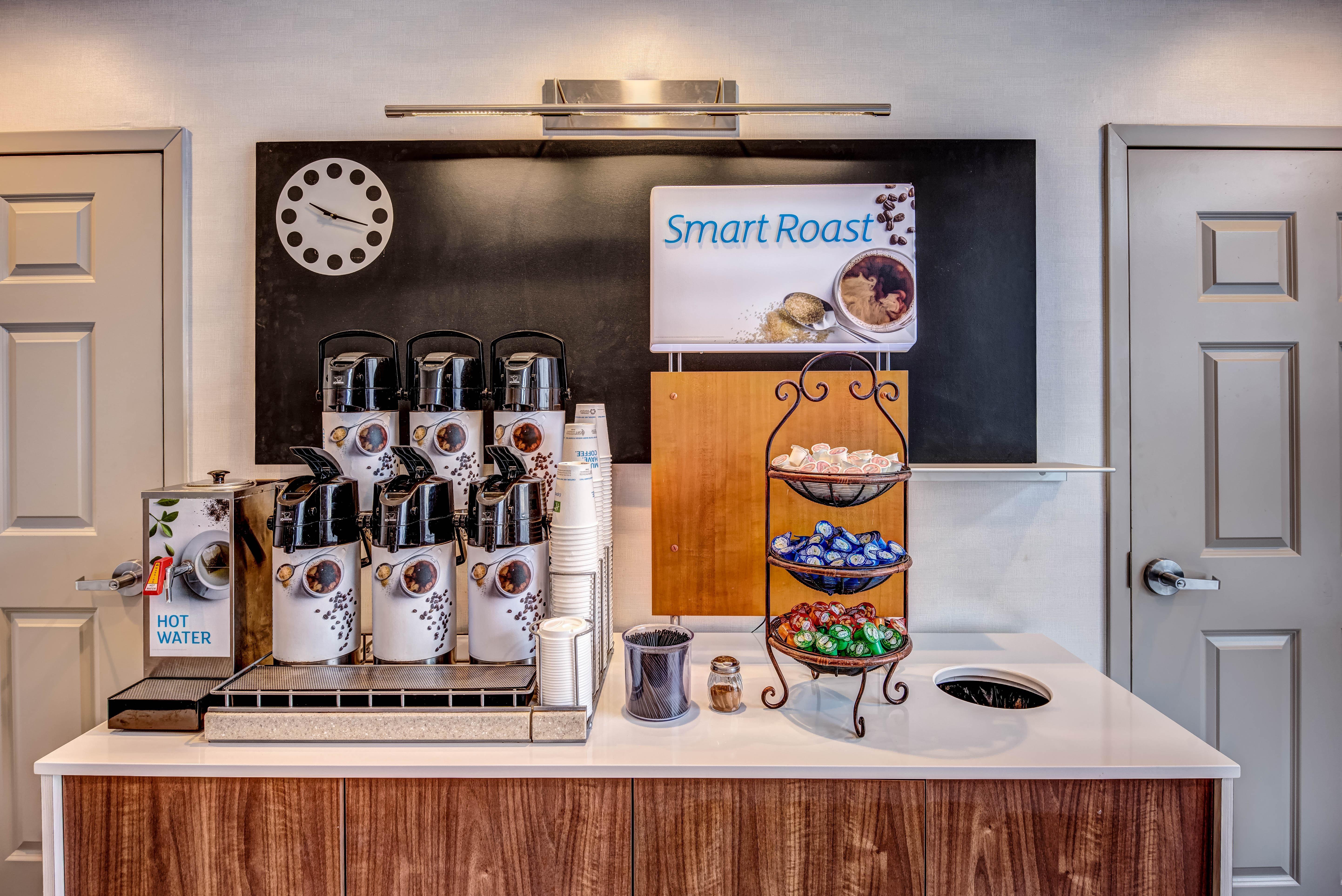 Holiday Inn Express Woodbridge By Ihg Avenel Buitenkant foto