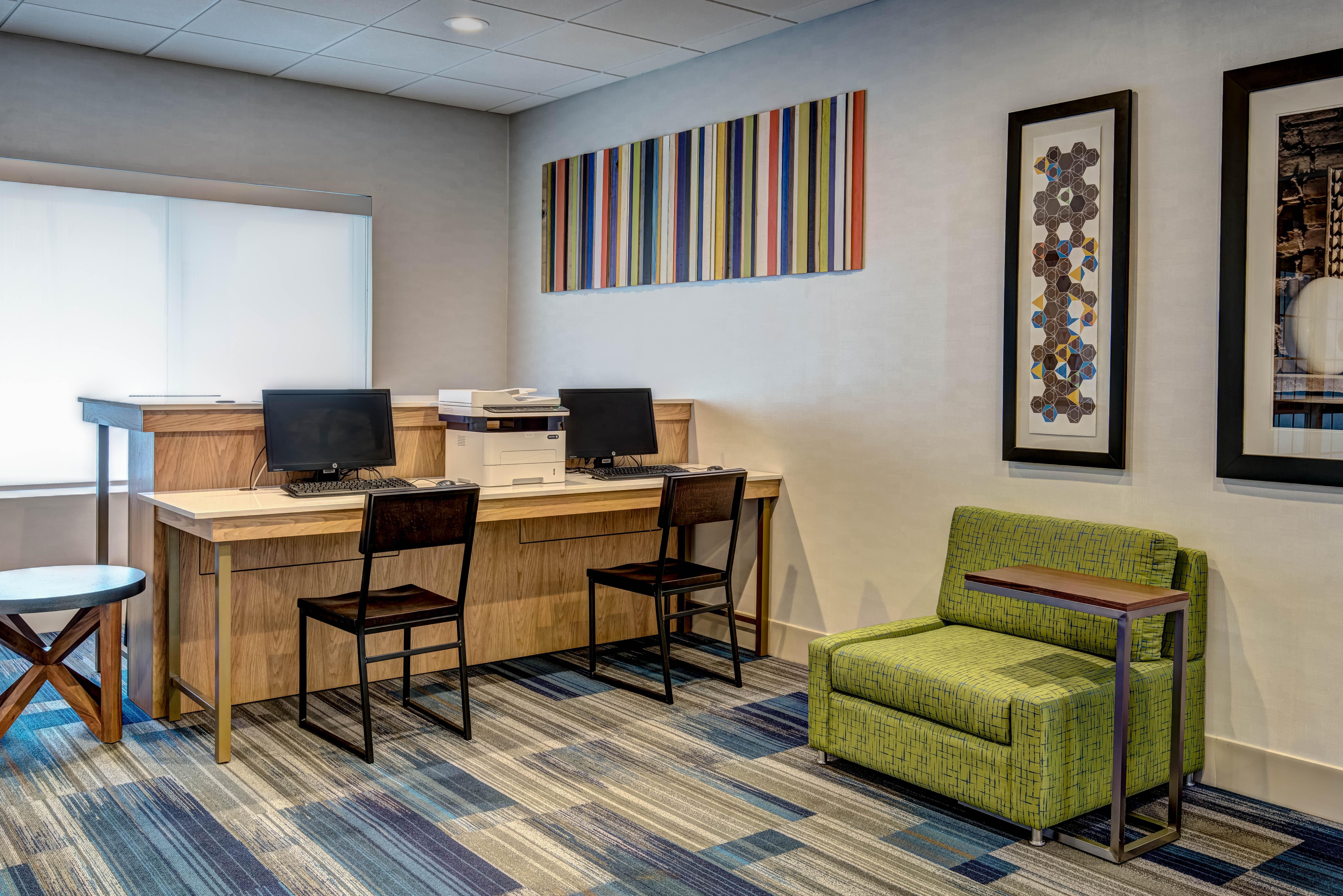 Holiday Inn Express Woodbridge By Ihg Avenel Buitenkant foto