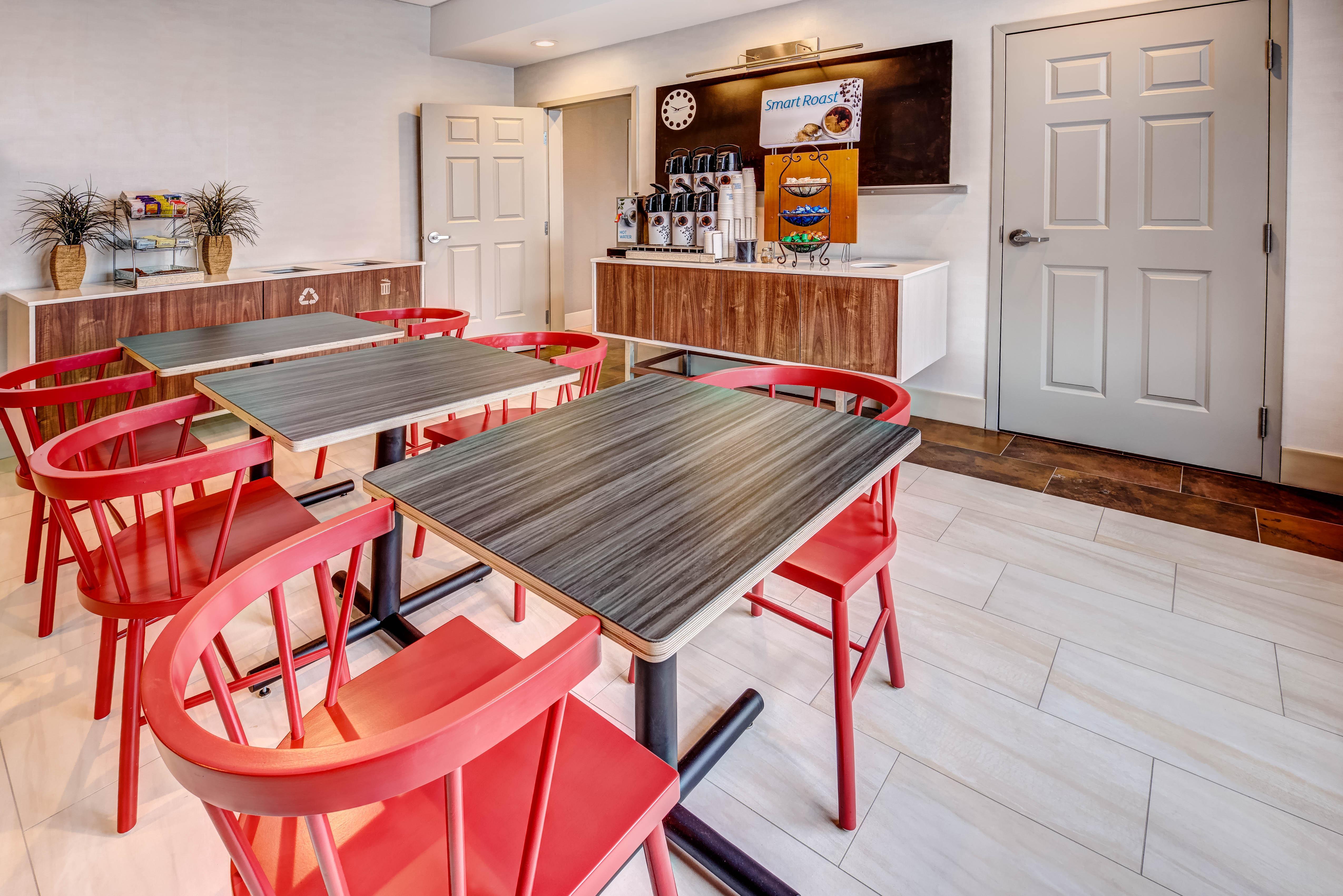 Holiday Inn Express Woodbridge By Ihg Avenel Buitenkant foto