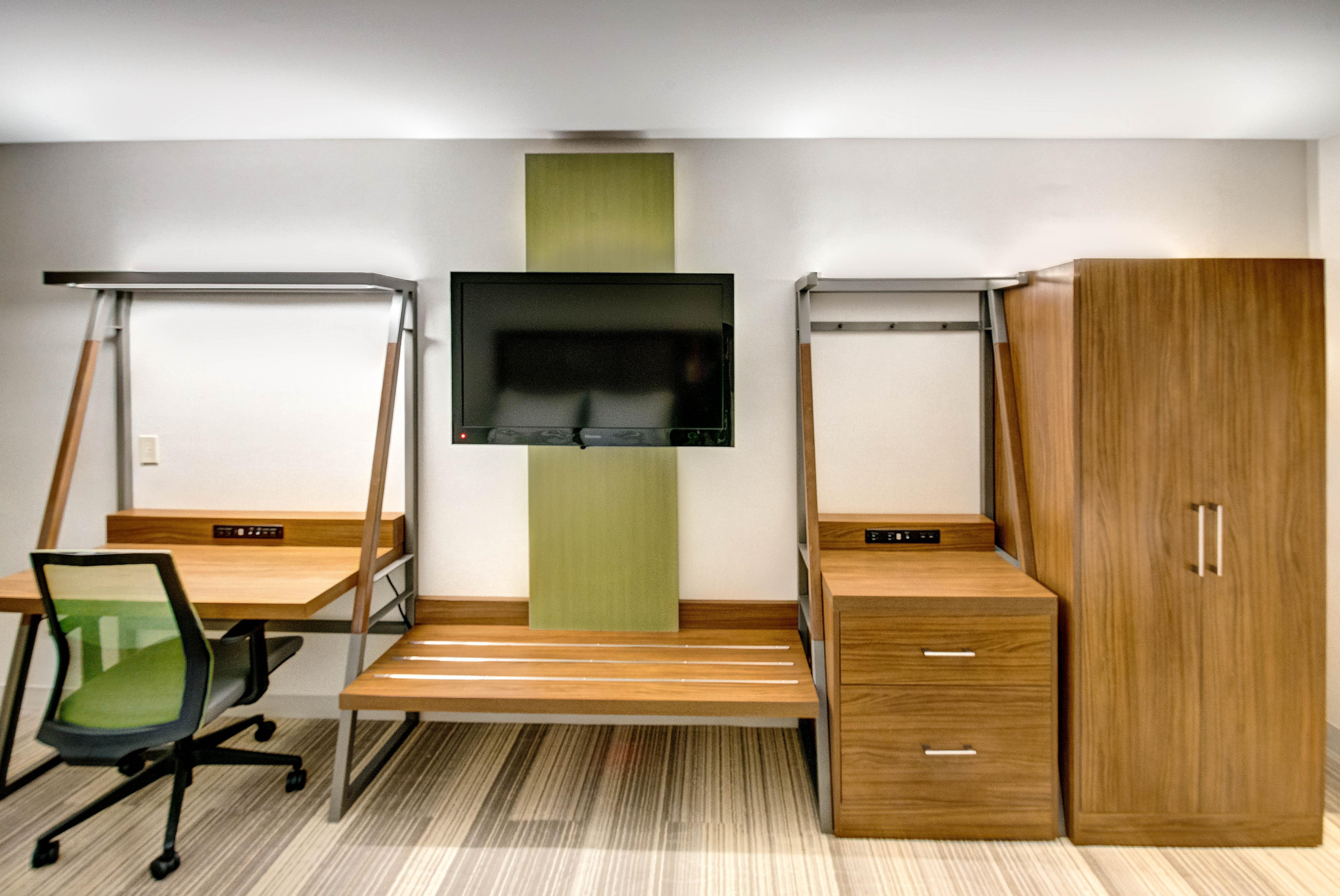 Holiday Inn Express Woodbridge By Ihg Avenel Buitenkant foto