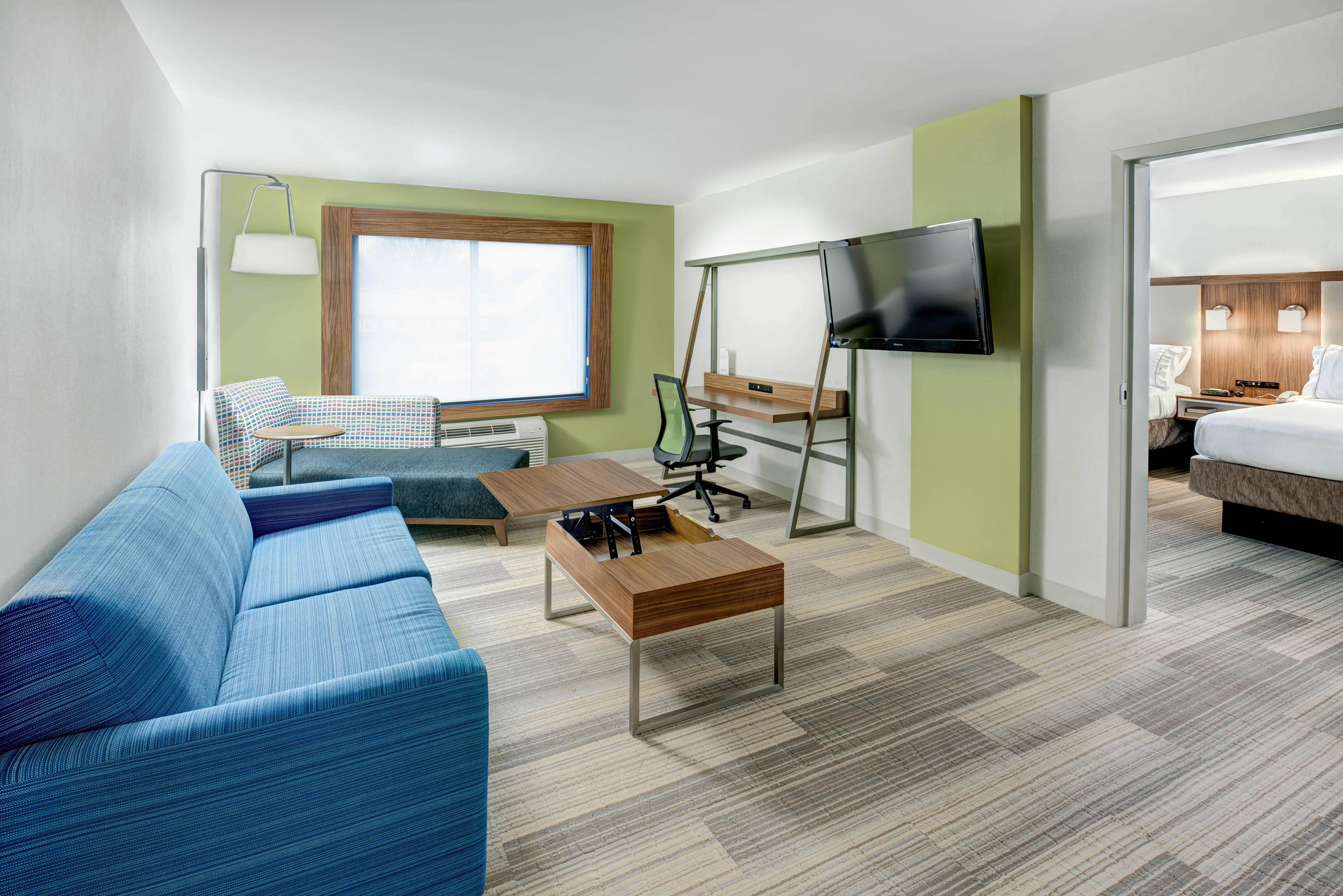 Holiday Inn Express Woodbridge By Ihg Avenel Buitenkant foto