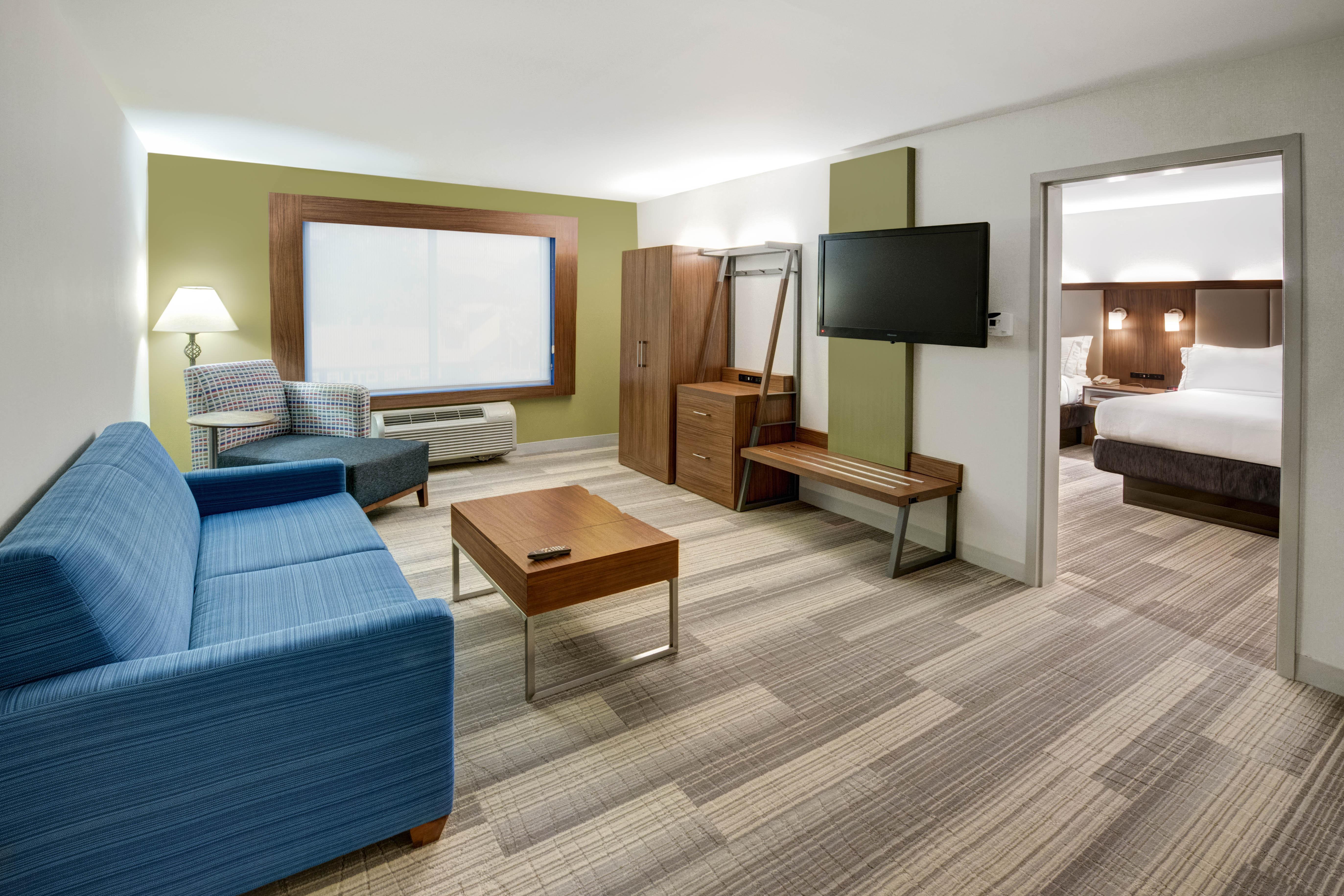 Holiday Inn Express Woodbridge By Ihg Avenel Buitenkant foto