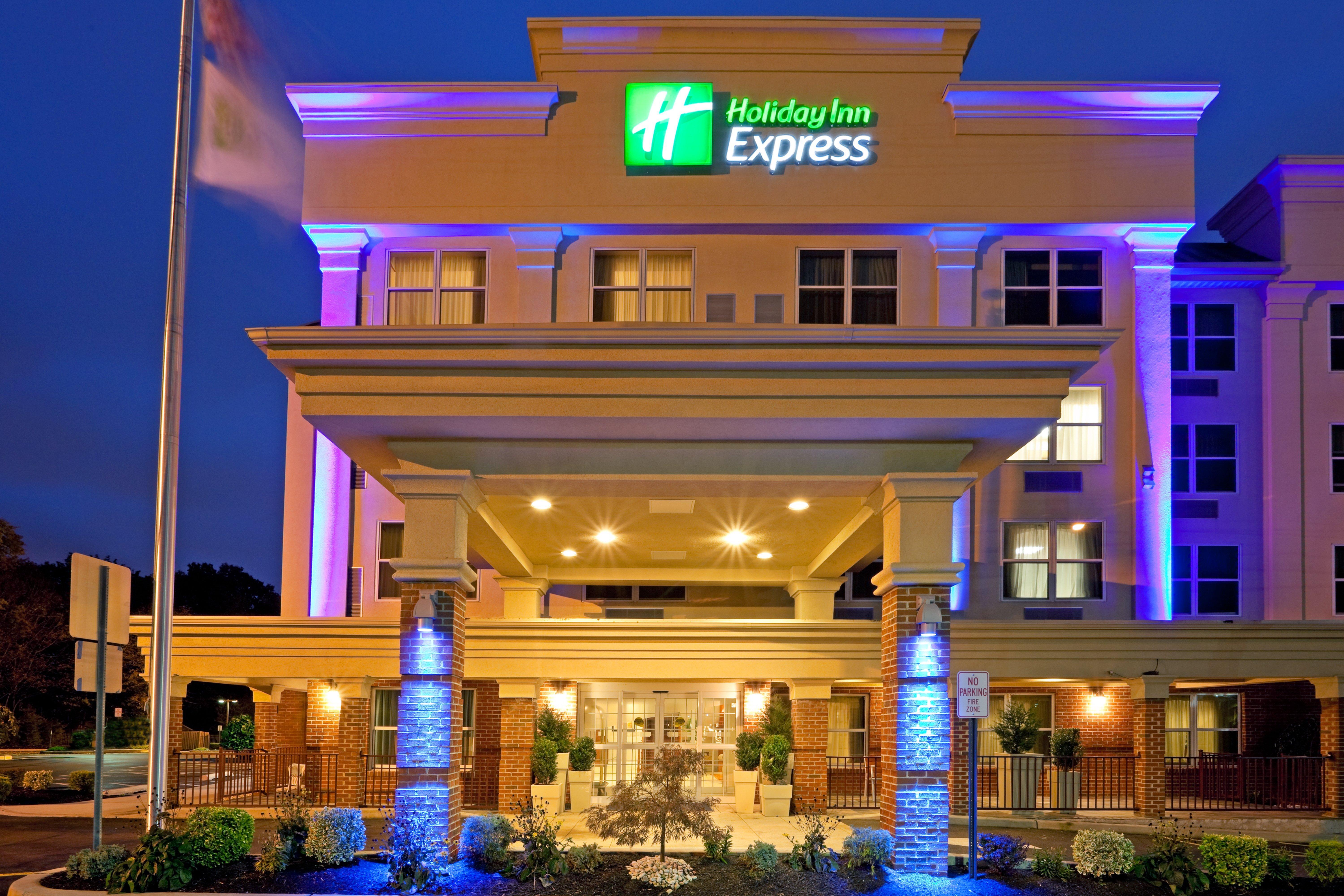 Holiday Inn Express Woodbridge By Ihg Avenel Buitenkant foto
