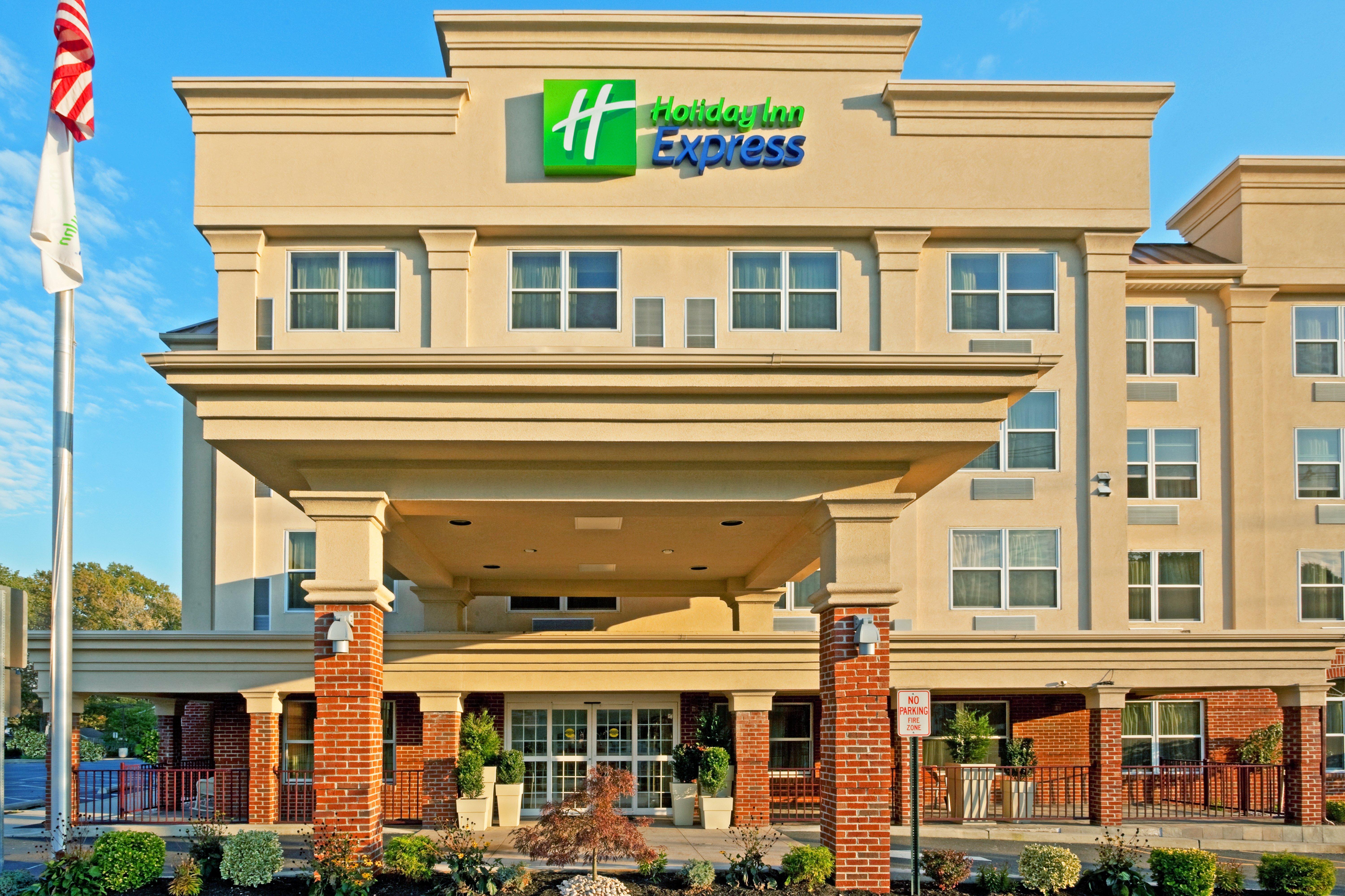 Holiday Inn Express Woodbridge By Ihg Avenel Buitenkant foto