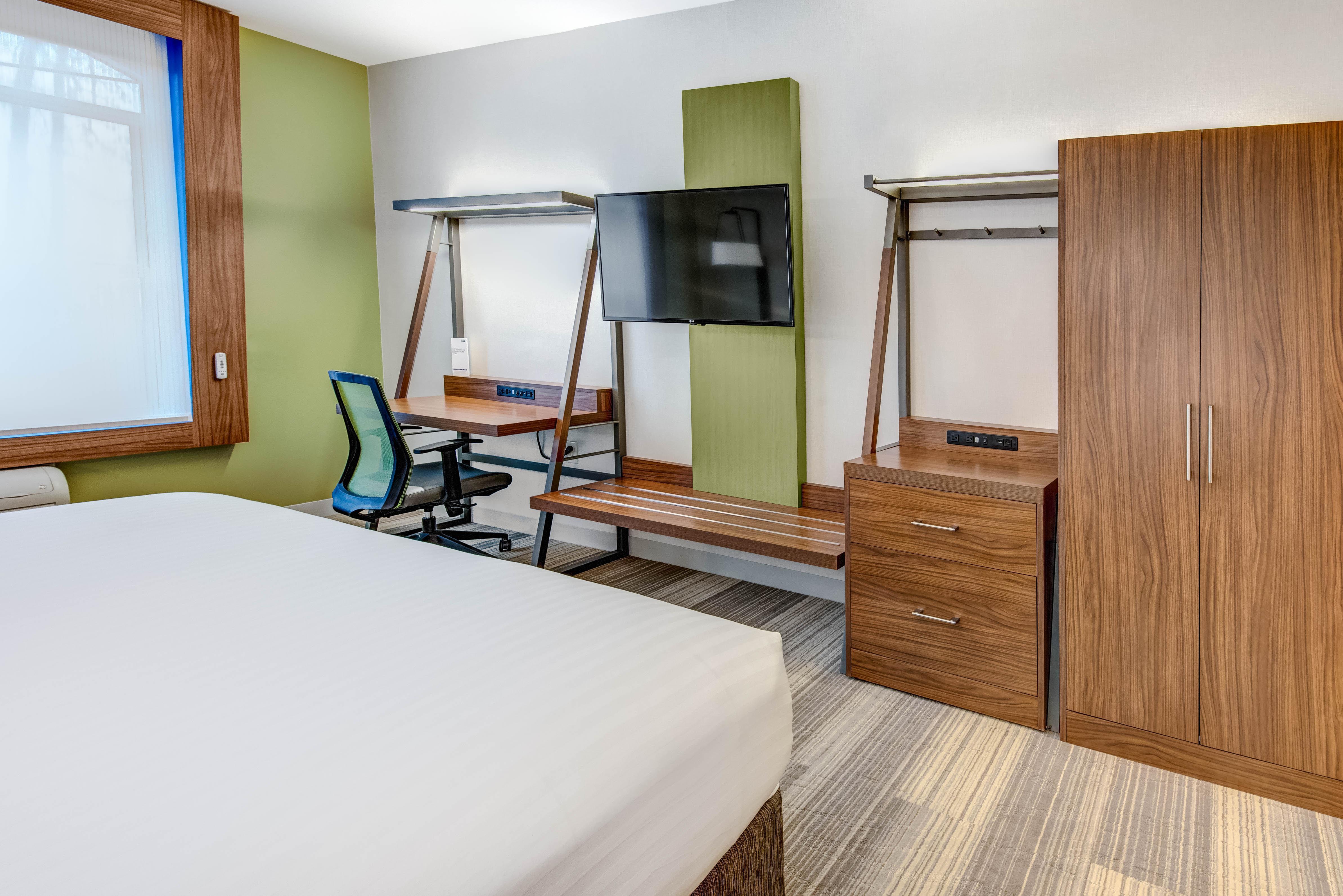 Holiday Inn Express Woodbridge By Ihg Avenel Buitenkant foto