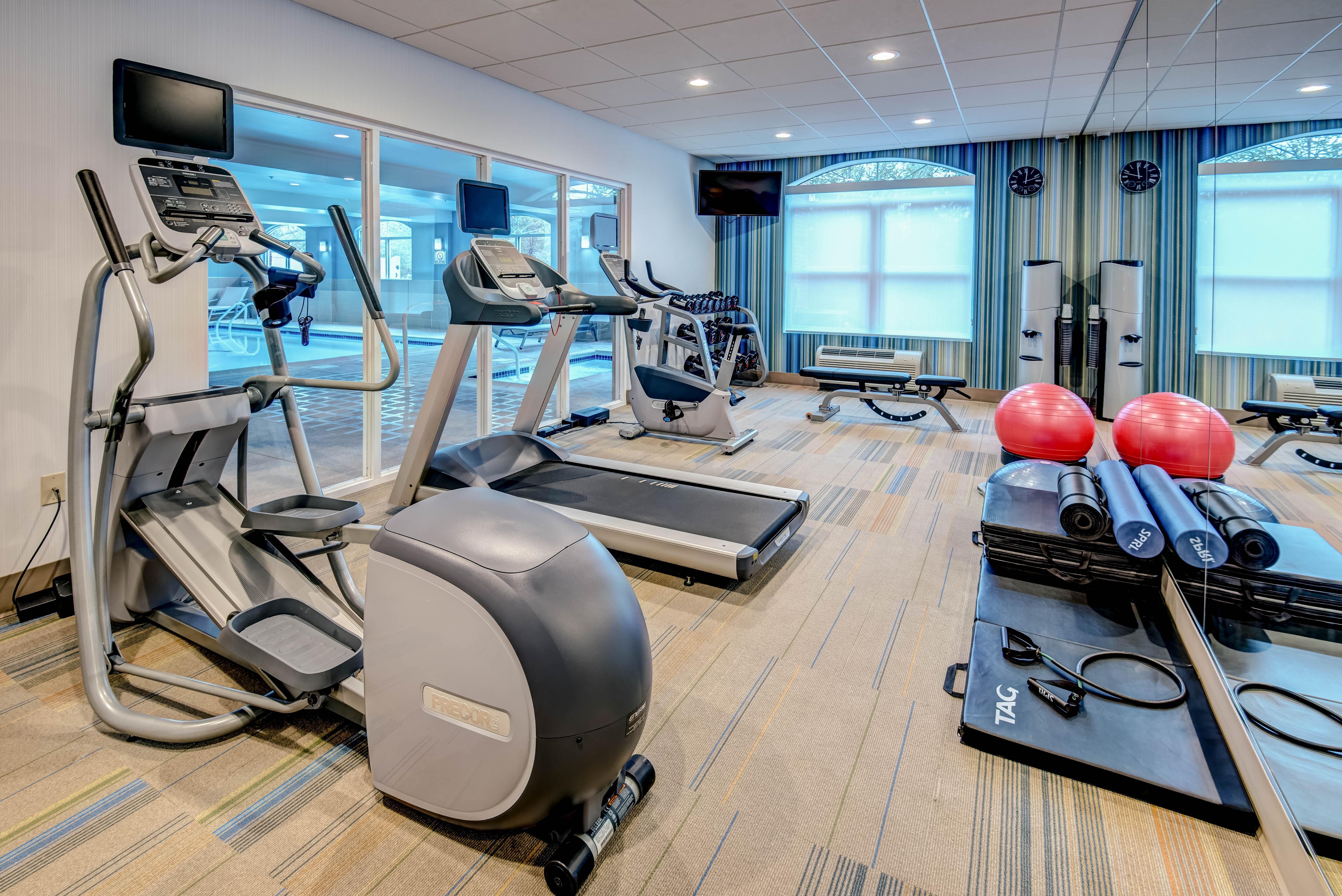 Holiday Inn Express Woodbridge By Ihg Avenel Buitenkant foto