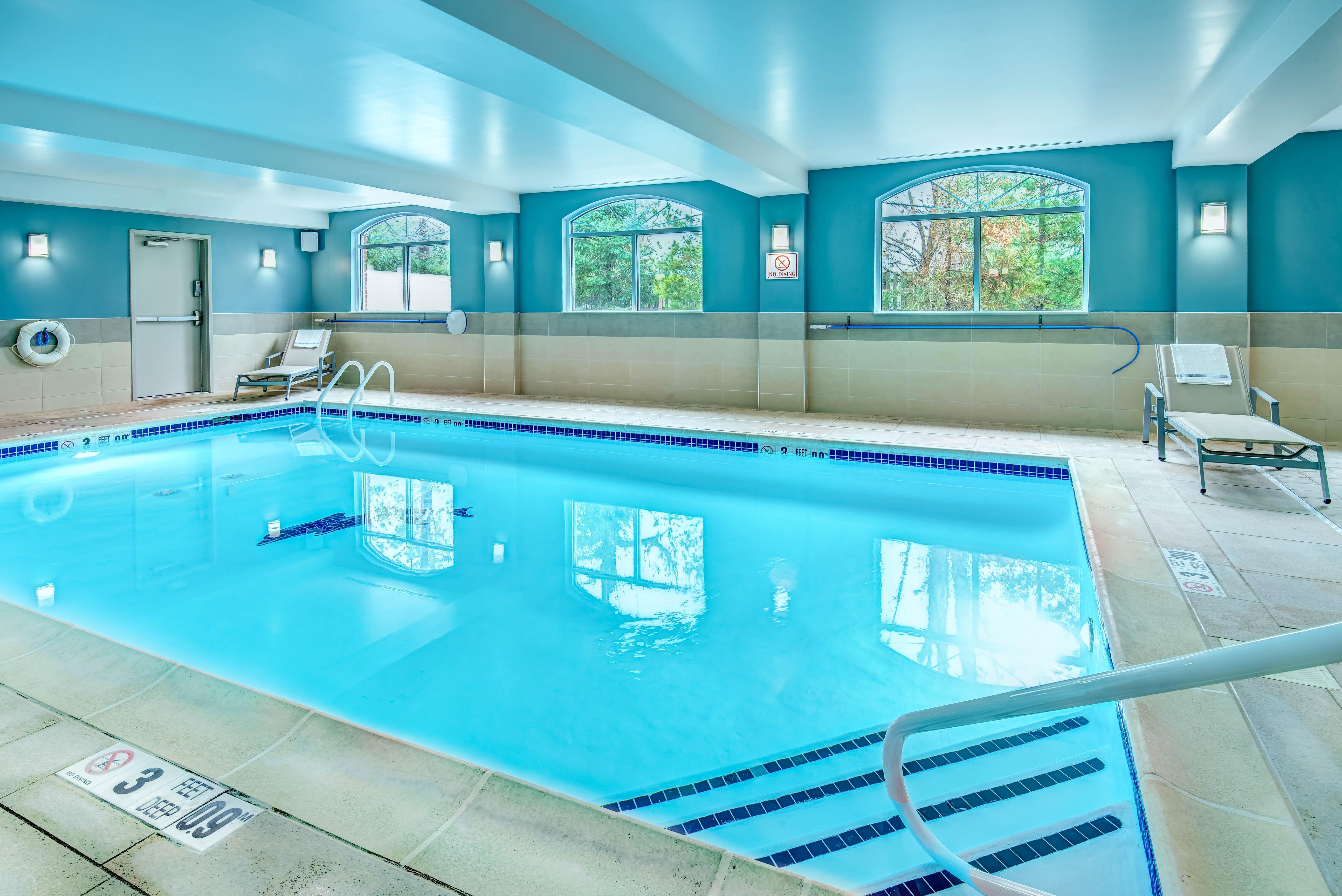 Holiday Inn Express Woodbridge By Ihg Avenel Buitenkant foto