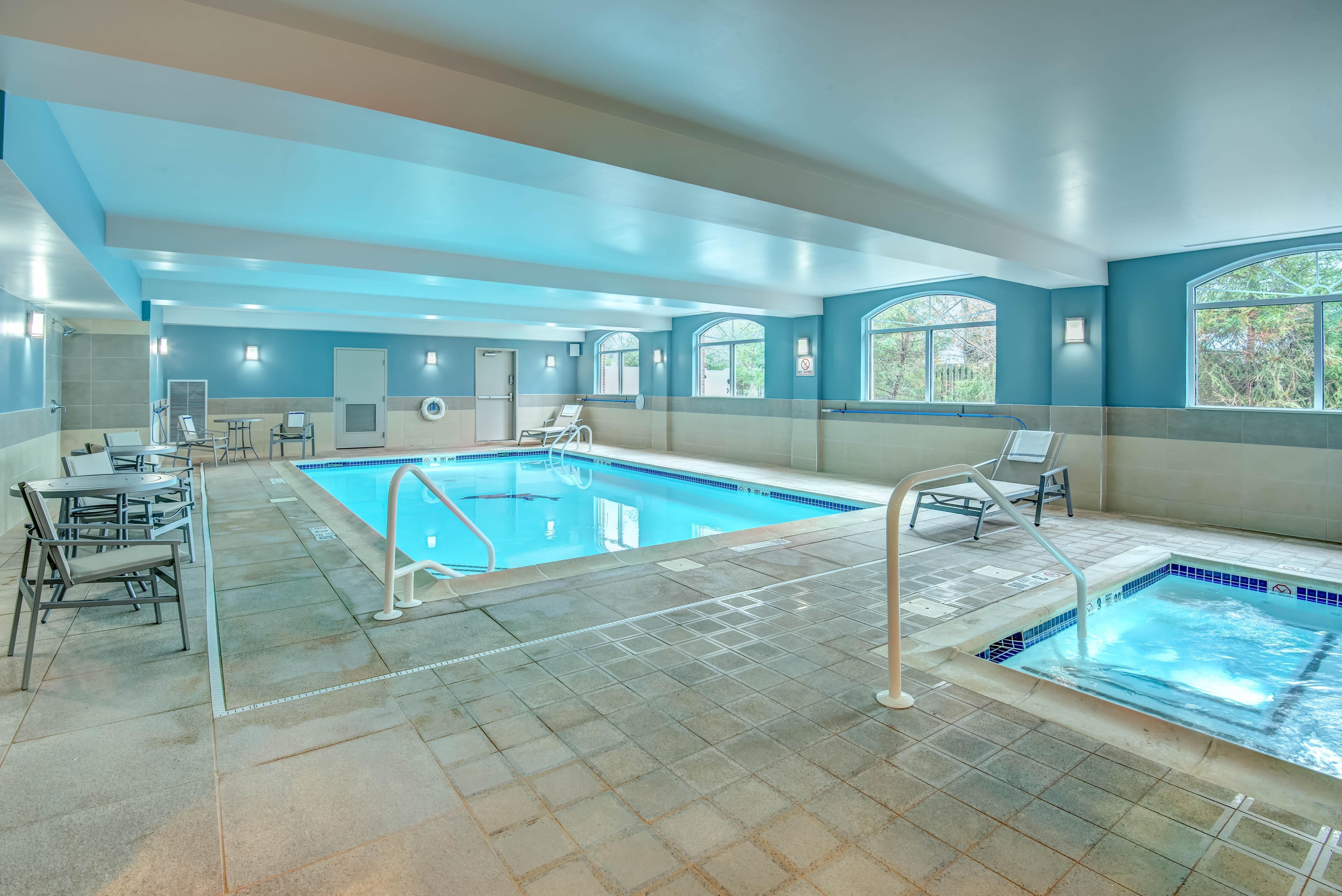 Holiday Inn Express Woodbridge By Ihg Avenel Buitenkant foto