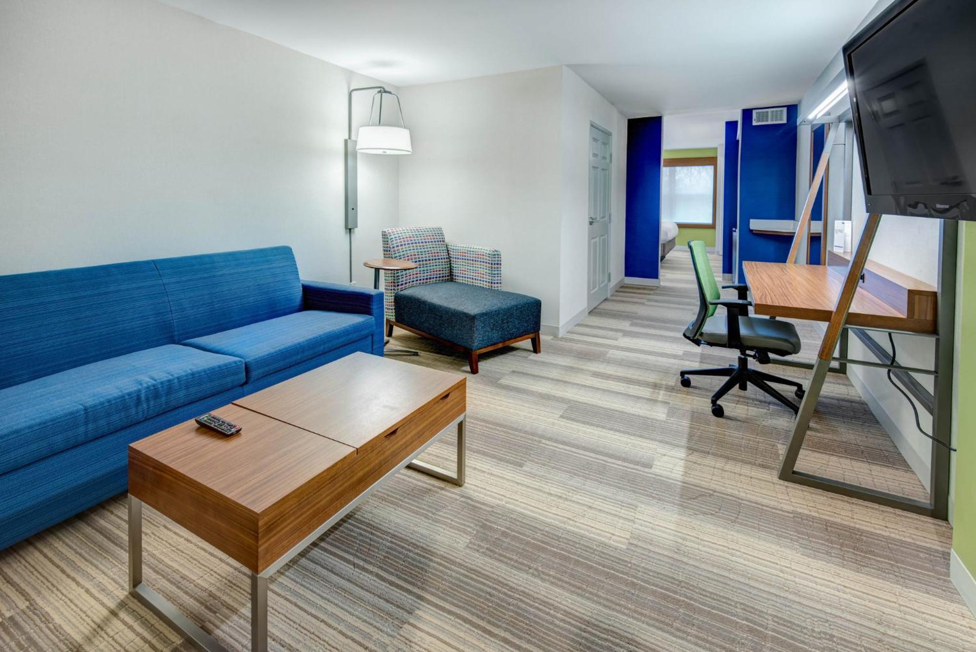 Holiday Inn Express Woodbridge By Ihg Avenel Buitenkant foto