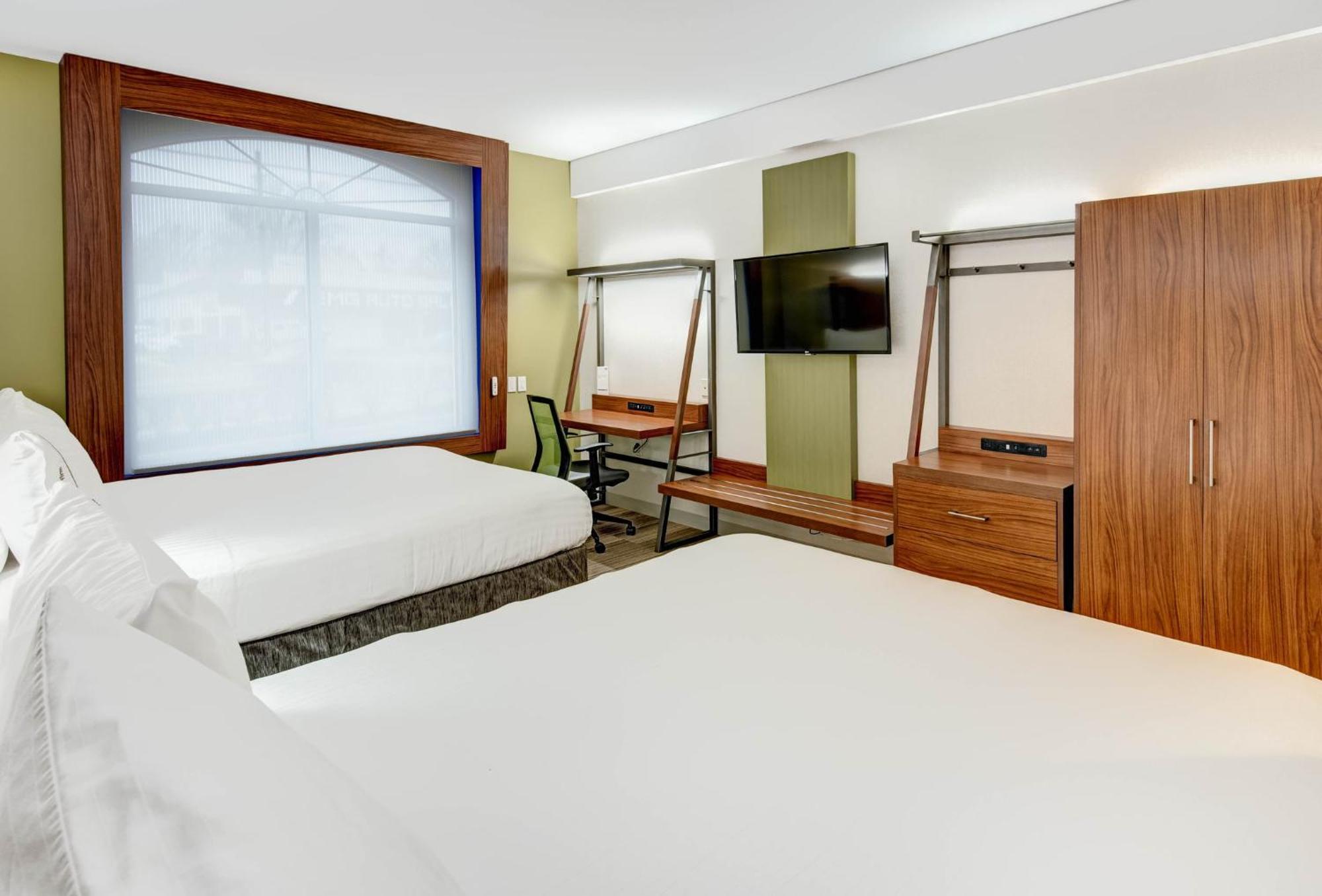 Holiday Inn Express Woodbridge By Ihg Avenel Buitenkant foto