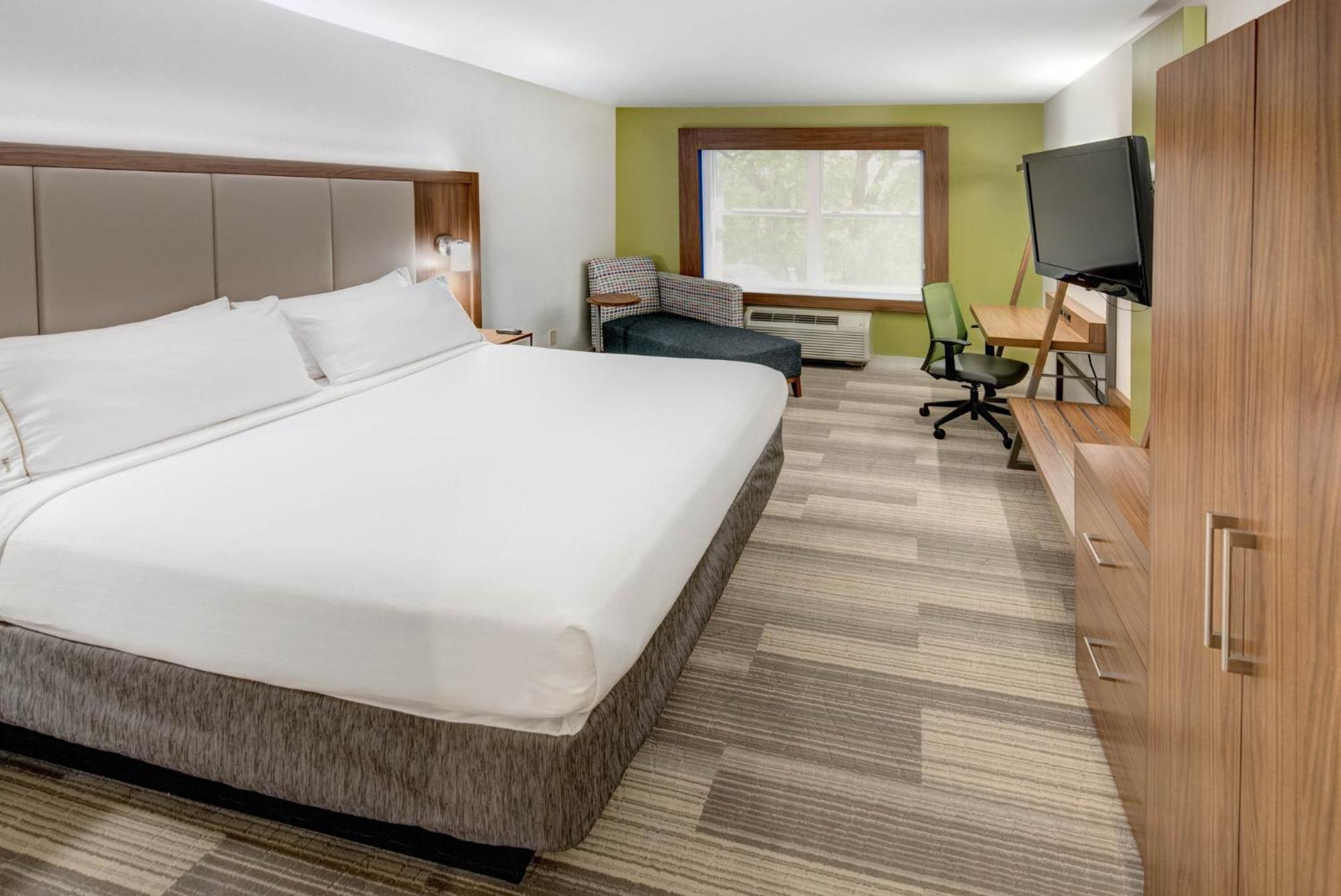 Holiday Inn Express Woodbridge By Ihg Avenel Buitenkant foto