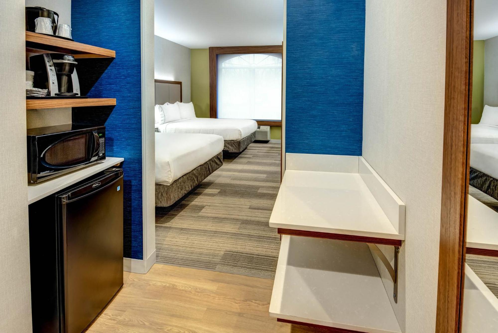 Holiday Inn Express Woodbridge By Ihg Avenel Buitenkant foto