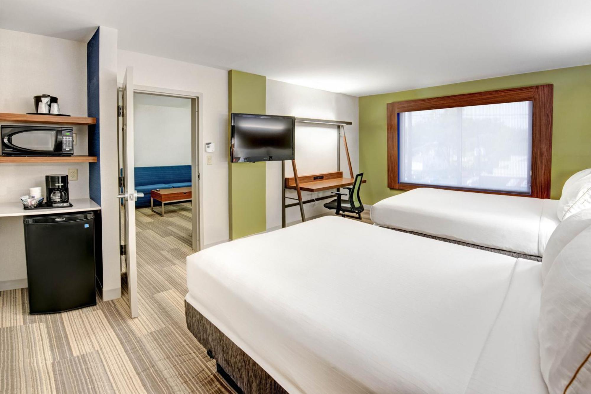 Holiday Inn Express Woodbridge By Ihg Avenel Buitenkant foto