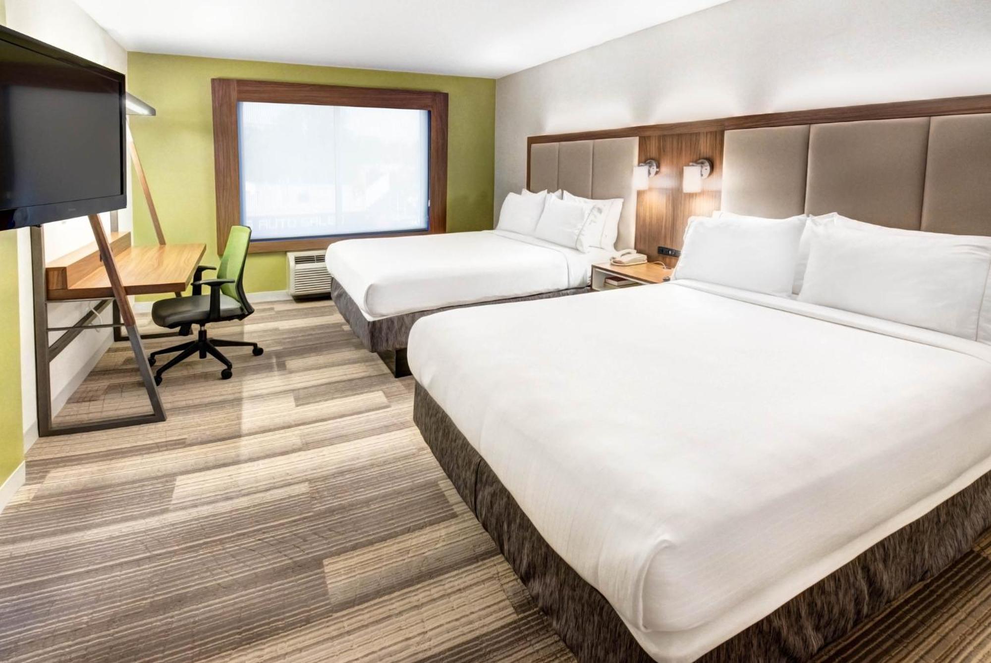 Holiday Inn Express Woodbridge By Ihg Avenel Buitenkant foto
