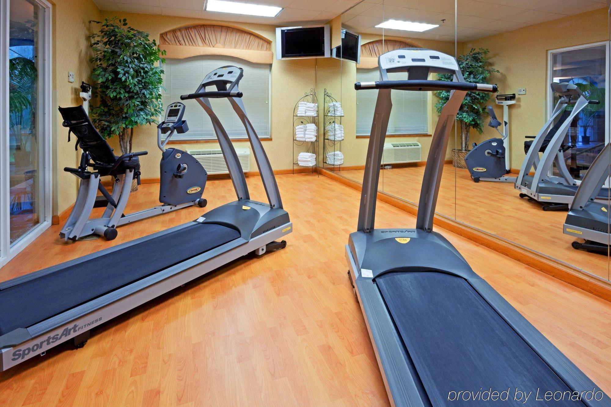 Holiday Inn Express Woodbridge By Ihg Avenel Buitenkant foto