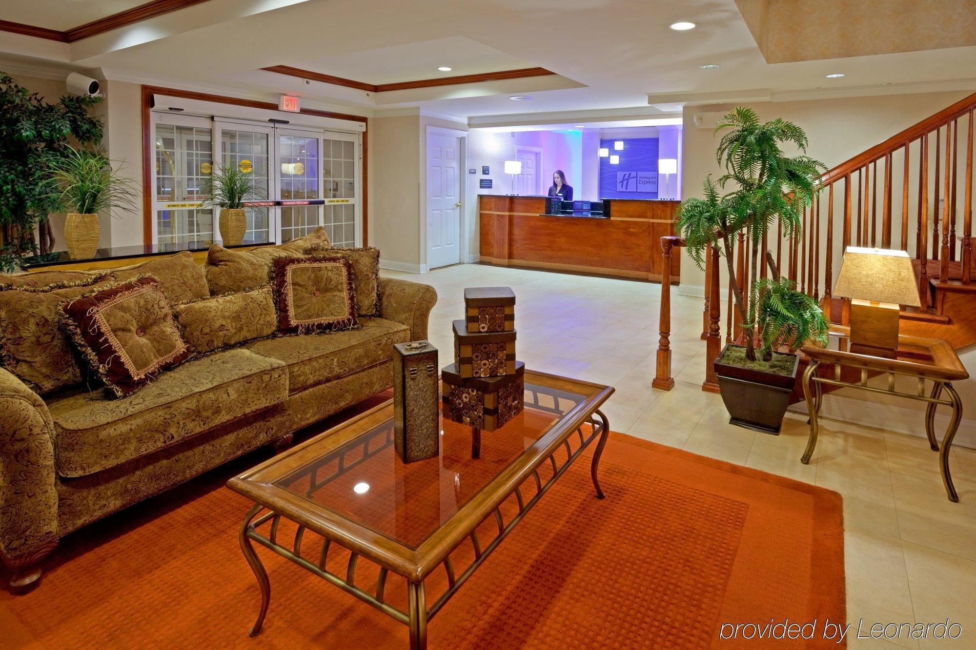 Holiday Inn Express Woodbridge By Ihg Avenel Interieur foto