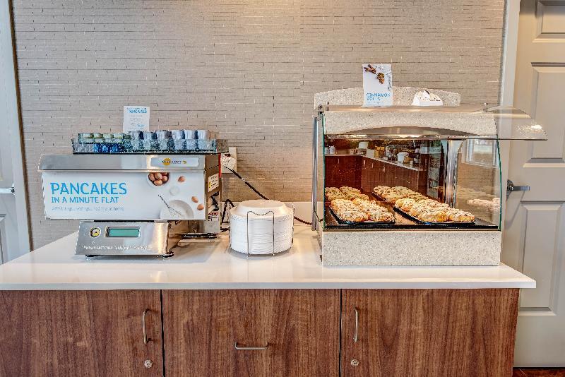 Holiday Inn Express Woodbridge By Ihg Avenel Buitenkant foto